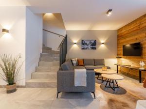Televízia a/alebo spoločenská miestnosť v ubytovaní Mountain Chalet Chapeau