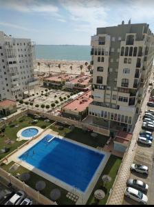 Bazén v ubytování Primera linea playa valdelagrana vistas al mar nebo v jeho okolí