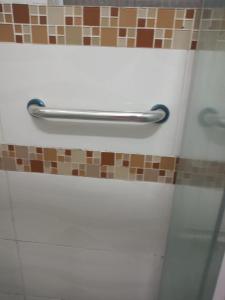 Bathroom sa Loft Aconchegante no Centro de Niterói!