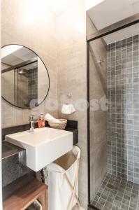 a bathroom with a sink and a shower at Comfortable Los Laureles Loft in Asunción