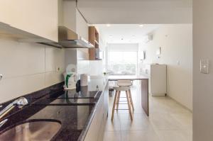 Dapur atau dapur kecil di Comfortable Villa Morra Loft
