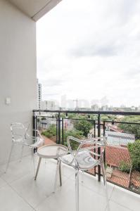 A balcony or terrace at Unbeatable Studio W Pool, Wifi In Villa Morra