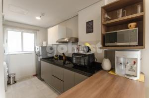 A kitchen or kitchenette at Unbeatable Studio W Pool, Wifi In Villa Morra
