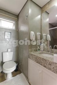 A bathroom at Unbeatable Studio W Pool, Wifi In Villa Morra