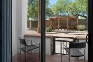 Balkoni atau teres di Courtyard by Marriott Phoenix West/Avondale