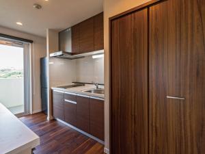 Kuchyň nebo kuchyňský kout v ubytování Private Condo Chatan Jagaru by Coldio Premium