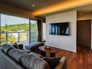TV a/nebo společenská místnost v ubytování Private Condo Chatan Jagaru by Coldio Premium