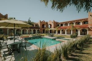 Bazén v ubytování Hacienda Los Olivos, Valle de Guadalupe nebo v jeho okolí