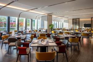Restaurace v ubytování Grand Mercure Yichang Waitan