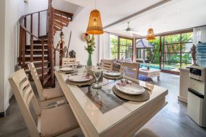 a dining room with a table and chairs at Villa Bewa in Seminyak