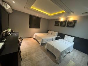 Кровать или кровати в номере Urban Nest Hotel