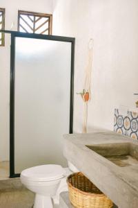 a bathroom with a toilet and a mirror at Villa Makai 1 Orange in El Paredón Buena Vista