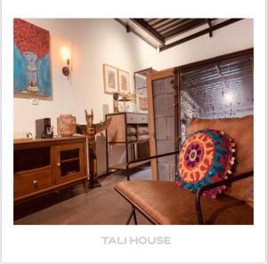 a living room with a couch and a table at TALI HOUSE - Casa Hotel in São Francisco do Sul