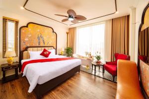 Postel nebo postele na pokoji v ubytování Lake Hotel Sóc Sơn