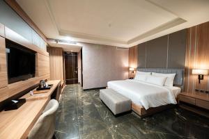 Taman Prakerti Bhuana Hotel客房内的一张或多张床位