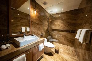 Taman Prakerti Bhuana Hotel的一间浴室