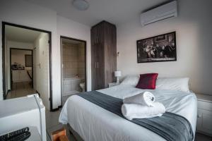 Ένα ή περισσότερα κρεβάτια σε δωμάτιο στο Broadway Tygervalley House +27 φωτογραφίες