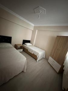 a hotel room with two beds at Ecemsuit2 in Yomra
