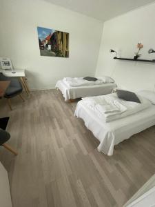 A bed or beds in a room at Motel Viborg