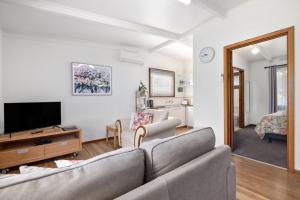 TV a/nebo společenská místnost v ubytování Halls Haven Holiday Units