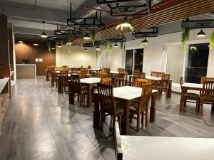 Restaurace v ubytování VAGA NAKSHATHRA SUITES
