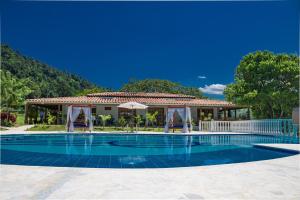 Bazén v ubytování Hotel Campestre La Francesina nebo v jeho okolí