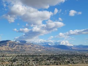 Fotografie z fotogalerie ubytování Luxurious Estate w/ Heated Pool and Amazing Views v destinaci San Bernardino