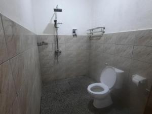 Koupelna v ubytování Guest House Sudara