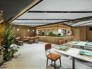 Restoran või mõni muu söögikoht majutusasutuses Four Points by Sheraton Yangjiang City Center