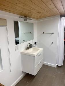 Koupelna v ubytování Secluded house, Opening special! + 17 fotografií