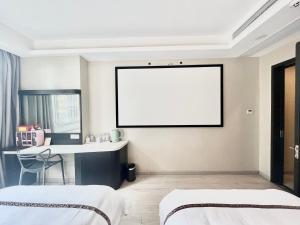 A bed or beds in a room at Tianshui Times Hotel Zhangjiagang