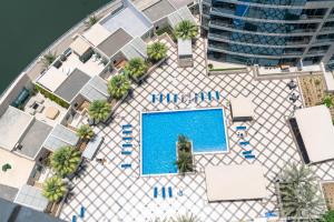 Bazén v ubytování Ultimate Stay 1 BR Marina Views Best Location in the Heart of Marina Perfect Vacation Near Marina Beach JBR nebo v jeho okolí
