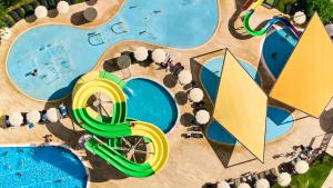 Bazén v ubytování ROBINSON APULIA - All Inclusive nebo v jeho okolí