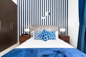 Postel nebo postele na pokoji v ubytování Ultimate Stay 1 BR Marina Views Best Location in the Heart of Marina Perfect Vacation Near Marina Beach JBR