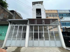a building with a gate in front of it at RedDoorz at Ramelau near AP Pettarani in Makassar