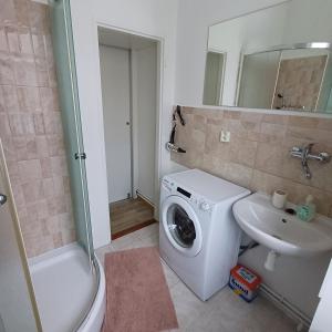 Vannituba majutusasutuses Ap 4 Alice suite near Vřídlo Collonade