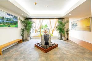 Hilo Villa w/pool- 16 guests max的休息区