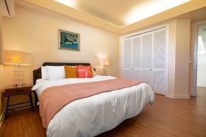 Hilo Villa w/pool- 16 guests max客房内的一张或多张床位