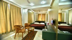 Ένα ή περισσότερα κρεβάτια σε δωμάτιο στο Hotel Isher International +14 φωτογραφίες