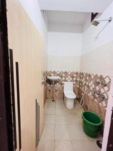 a bathroom with a toilet and a sink at HOTEL S S PALACE in Agra