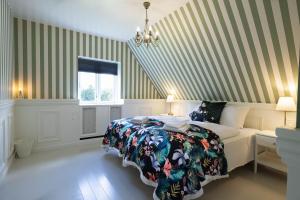 Voodi või voodid majutusasutuse Velling Koller Hotel og Camping toas