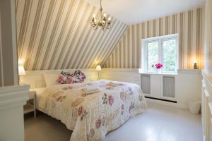 Voodi või voodid majutusasutuse Velling Koller Hotel og Camping toas