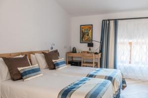 Posteľ alebo postele v izbe v ubytovaní Bordoy Mostatxins - Hotel Boutique Adults Only