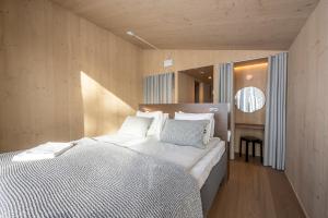a bedroom with a large bed and a mirror at Kanava Resort in Savonlinna