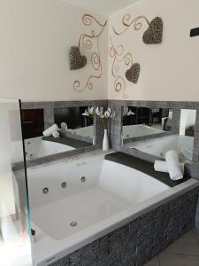 Koupelna v ubytování Green Hotel Ninfa