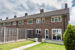 a brick house with a fence in front of it at Dickens House- 3BR 15min close to Gatwick in Crawley