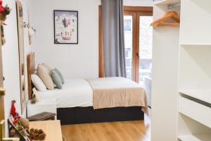 a bedroom with a bed in a room at NEU II - Nuevo! Céntrico estudio en Pas de la Casa HUT2-8055 in Pas de la Casa
