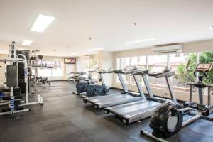 Fitness centrum a/nebo fitness zařízení v ubytování Brand New Patong Apartment 1-Bedroom