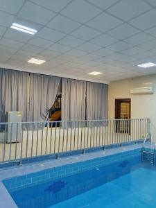 a large swimming pool in a large room with at استراحة المهند in Al-Salam