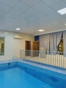 a large swimming pool in a large room at استراحة المهند in Al-Salam